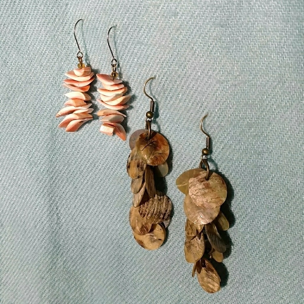 2 pairs of shell earrings